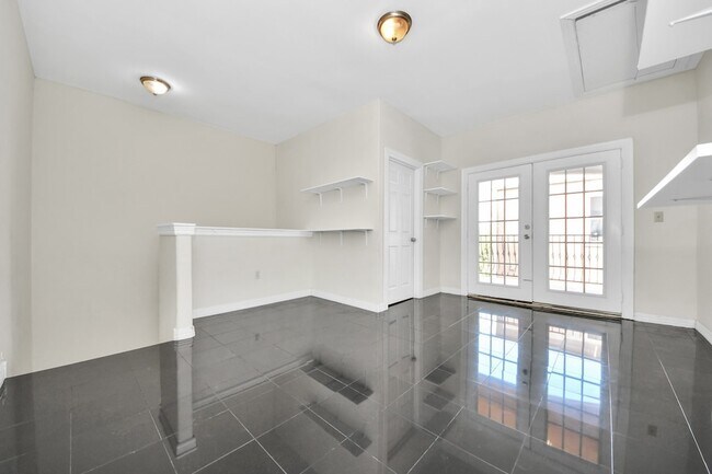 Building Photo - 3014 Chenevert St