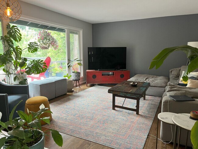 Building Photo - Spacious 4-Bedroom Home with Lush Landscap...