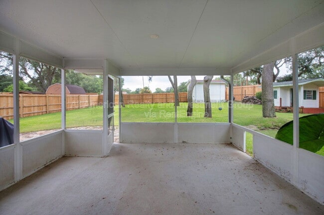 Building Photo - 20 Dogwood Ln