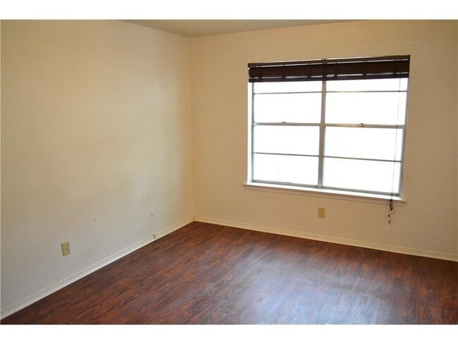 Building Photo - 1107 N Locust St