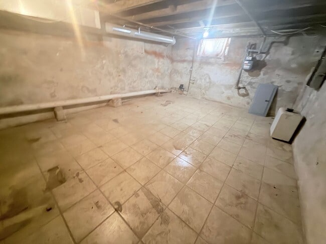 Building Photo - 2-bedroom HOUSE near University City!