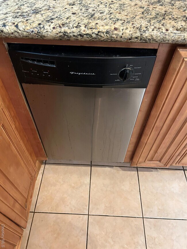 Building Photo - 82-34 Langdale St