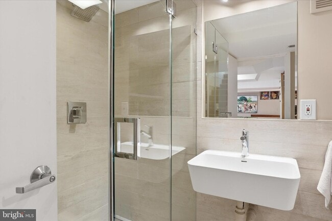 Building Photo - 3221 Coquelin Terrace