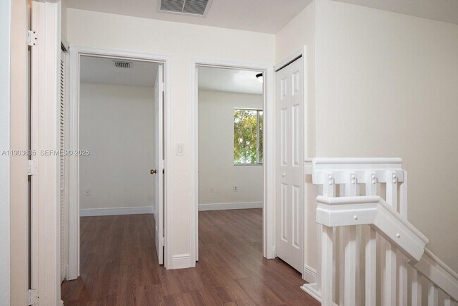 Building Photo - 2831 SE 15th Rd