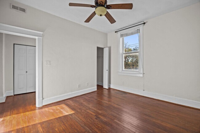 Building Photo - Cool Norfolk Apartment-Rest of November Free!