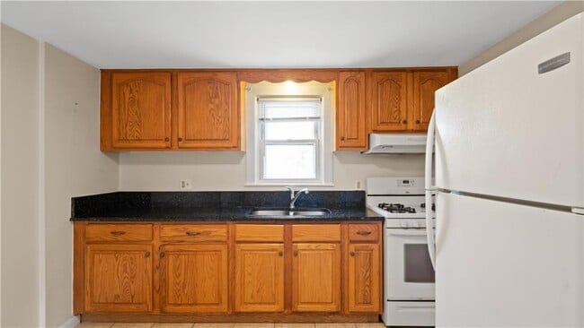 Building Photo - 92 Falcon Ave