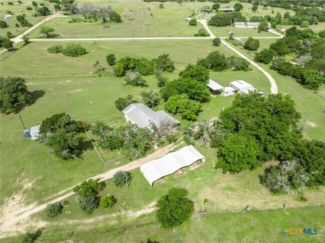 Building Photo - 199 Apache Springs Rd