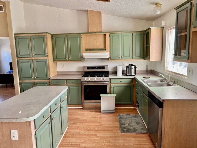 Building Photo - Work & Live on beautiful piece of property