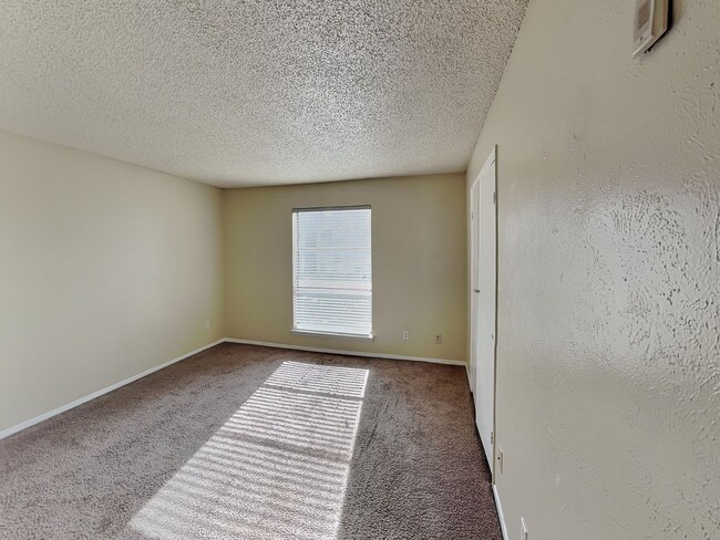 Building Photo - Adorable 2-Bedroom, 2-Bath Condo in Woodhaven – Gated Community! MOVE IN SPECIALS!