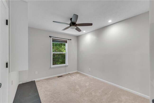 Building Photo - 755 Anna Ln