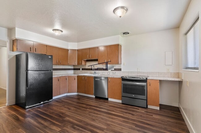 Building Photo - ? For Lease in Ogden, Utah – 3 Bed | 2 Bat...