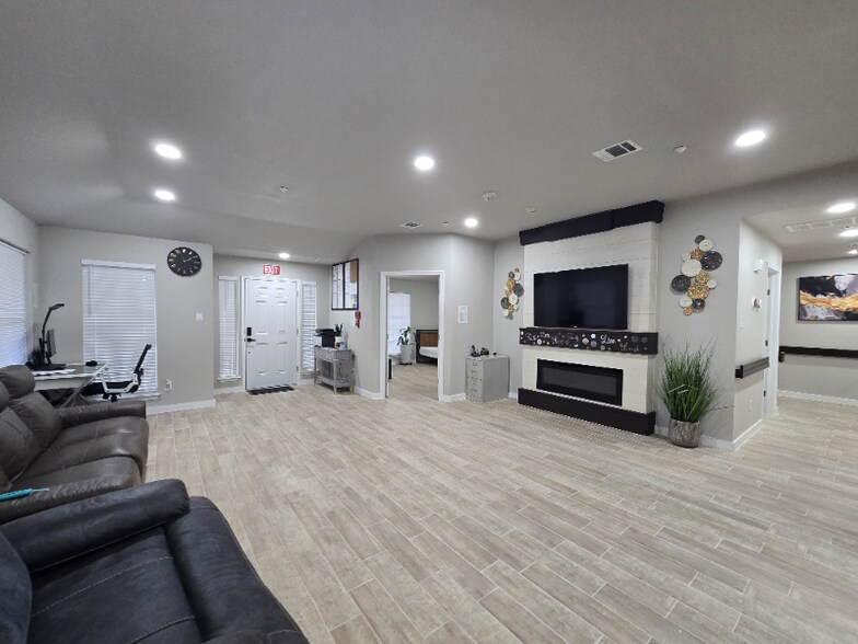 Building Photo - 1228 Sandwick Dr