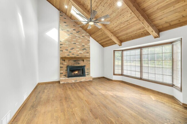 Building Photo - 71 Crestview Dr