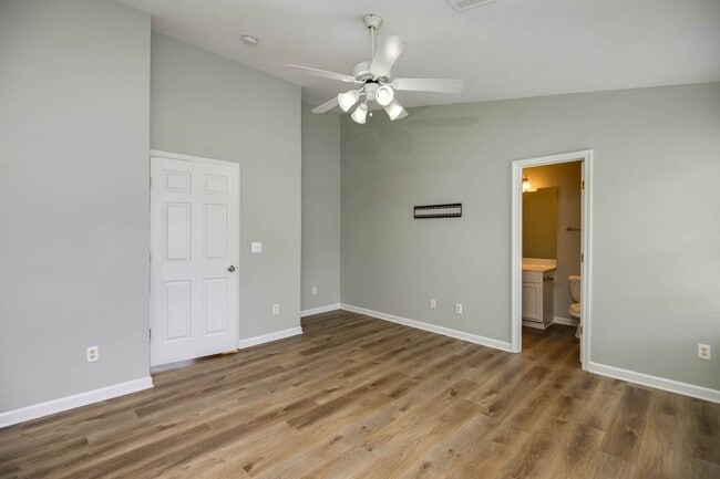Building Photo - Lee Crossing Neighborhood, Easy access to ...