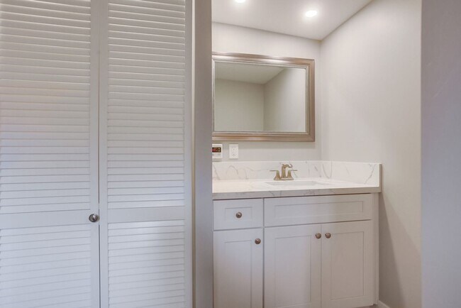 Building Photo - 3266