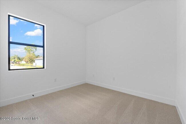 Building Photo - 447 Hancock St