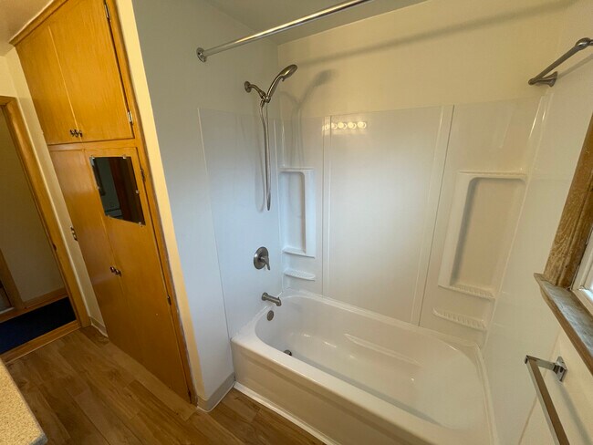 Building Photo - 664 Sprague St