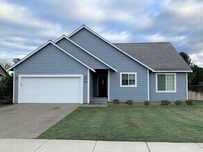 Building Photo - BONUS RENT SPECIAL! Nice 3 Bed, 2 Bath Home!