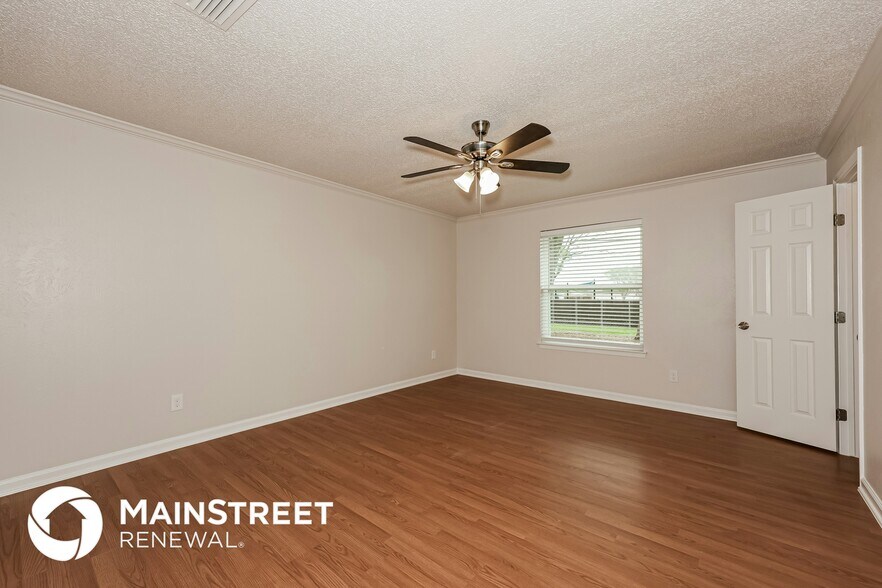 Building Photo - 2025 Schumac Ln