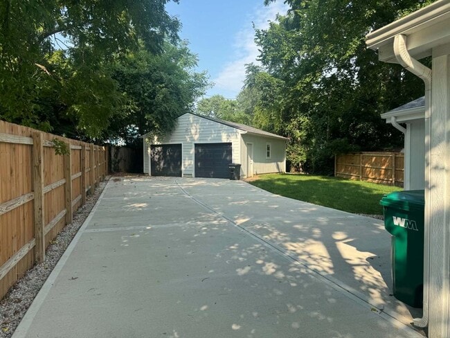 Building Photo - 2813 S 48 St