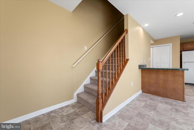 Building Photo - 400 Emily Ln