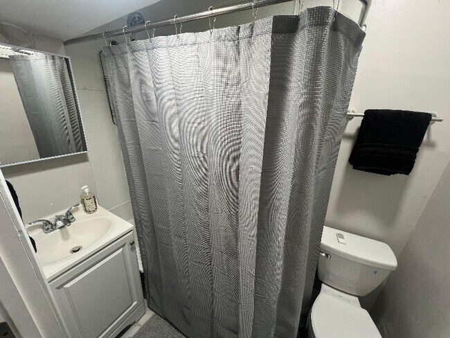 Building Photo - 14 Lathrop St