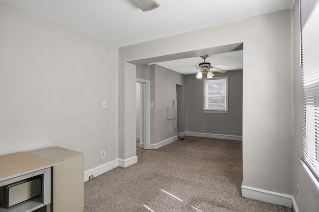 Building Photo - 688 N Broad St