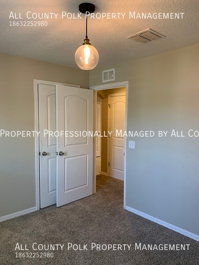 Building Photo - Lakeland Oasis! 3 Bedroom Duplex in Villag...