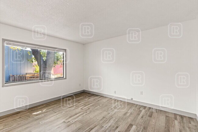 Building Photo - 1513 W Mission Ave