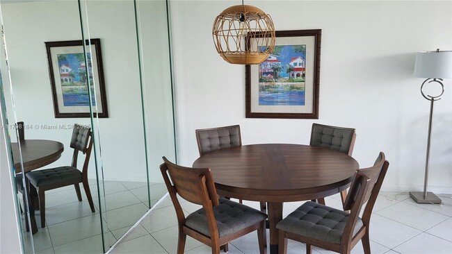 Building Photo - 3475 N Country Club Dr