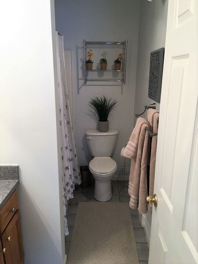 Building Photo - Furnished-Bay Views- Long Term!