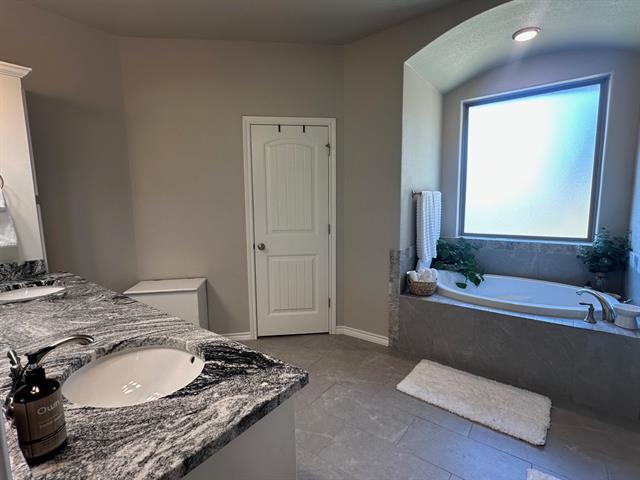 Building Photo - 3326 Windcrest Dr