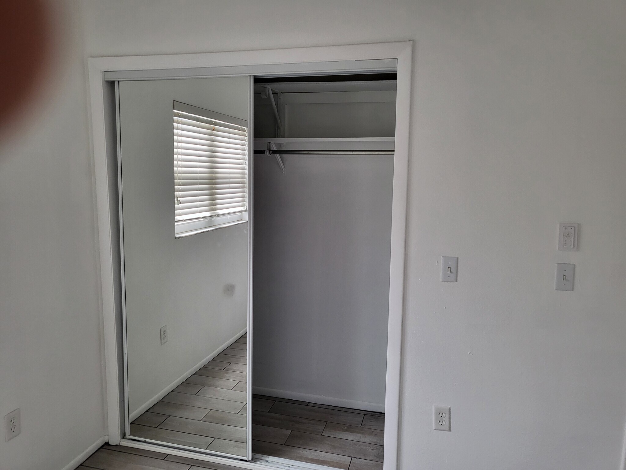 Building Photo - 4210 Oak Ln