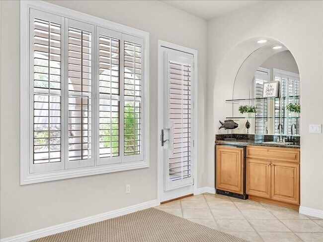 Building Photo - Luxury living in guard gated Resort Villas...