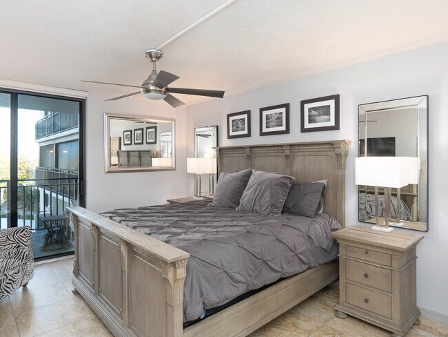 Building Photo - TURNKEY FURNISHED WATERFRONT RENTAL – Live the Island Life on Siesta Key