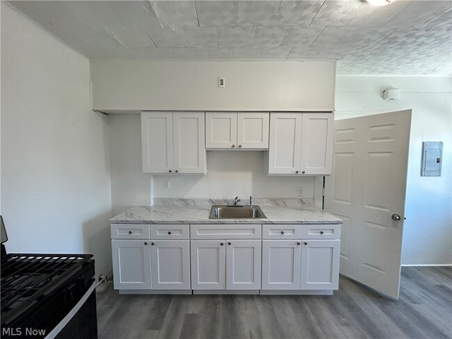 Building Photo - 2232 W 103rd St