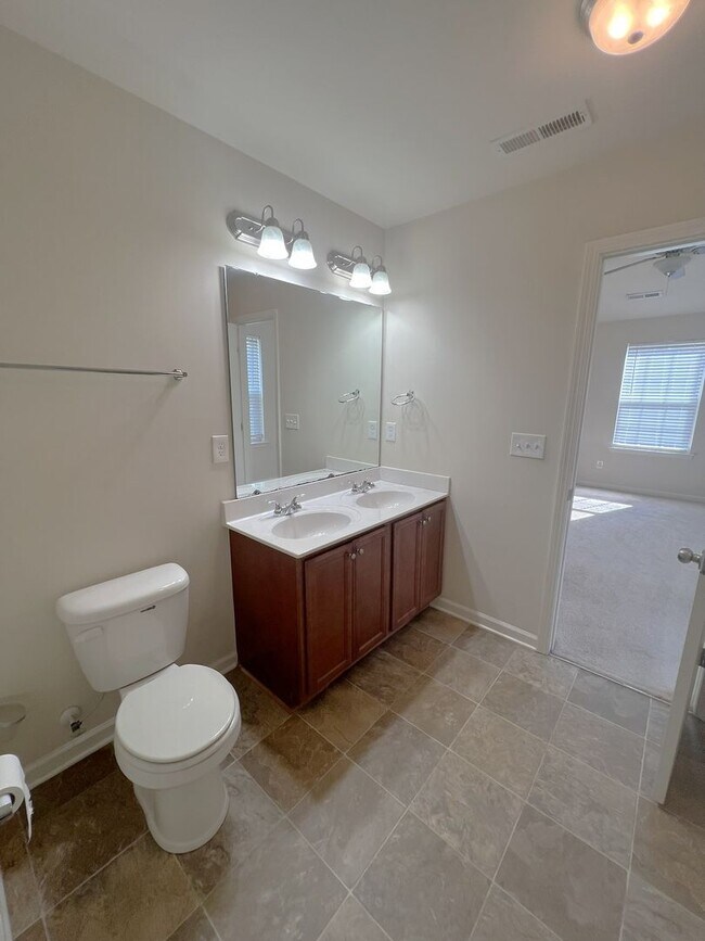 Building Photo - LAKE FOREST VILLAGE