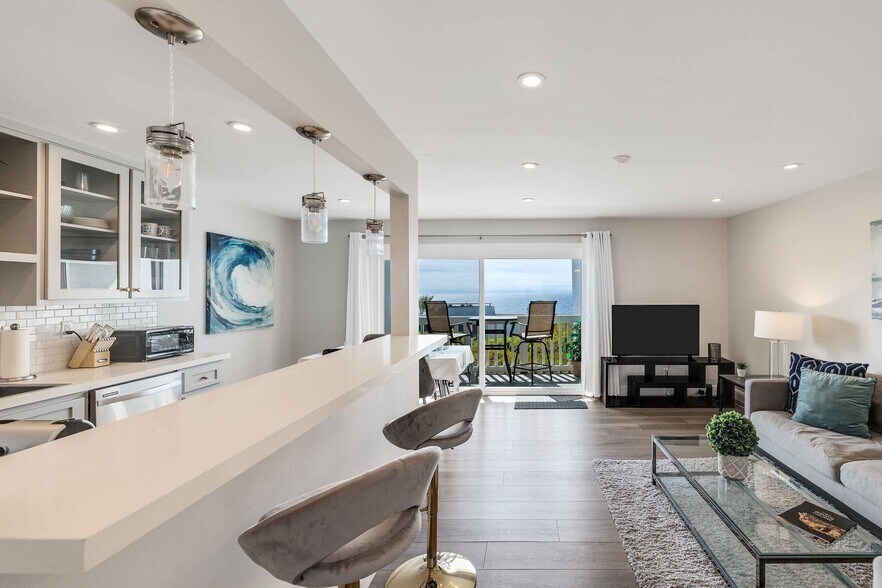 Building Photo - 650 The Village