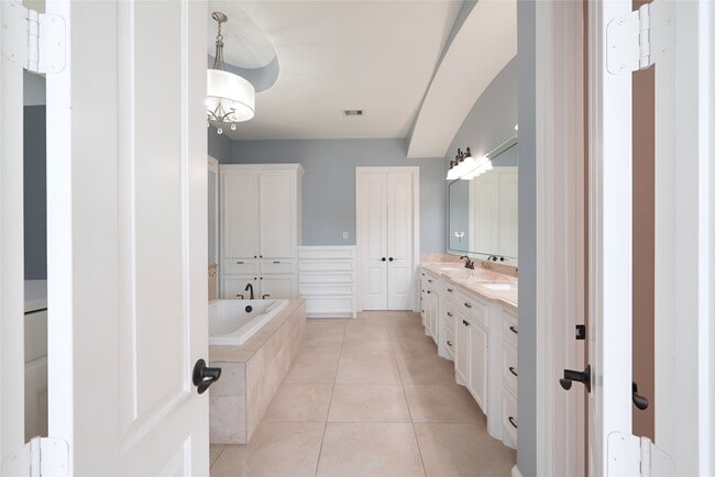 Building Photo - 32726 Tall Oaks Way