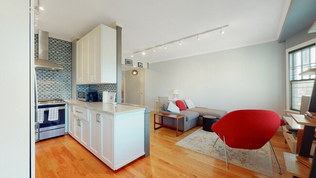 Building Photo - GORGEOUS PACIFIC HEIGHTS TOP FLOOR UNIT WI...