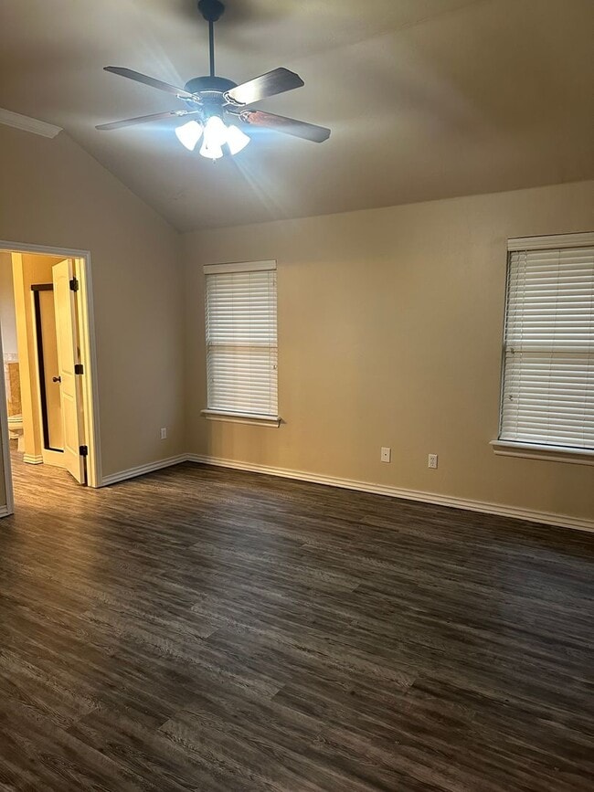 Building Photo - Beautiful 3 Bedroom Home With An In-Ground Storm Shelter!!!