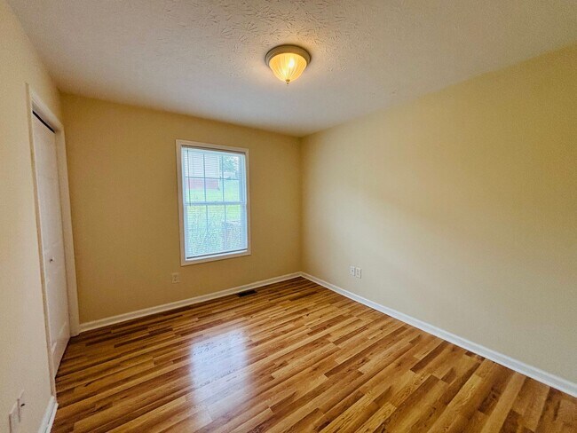 Building Photo - 228 Mountain Breeze Dr