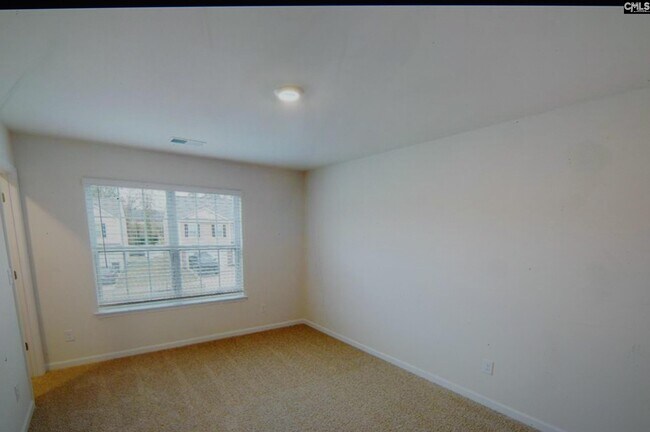 Building Photo - 457 Delahays Rd