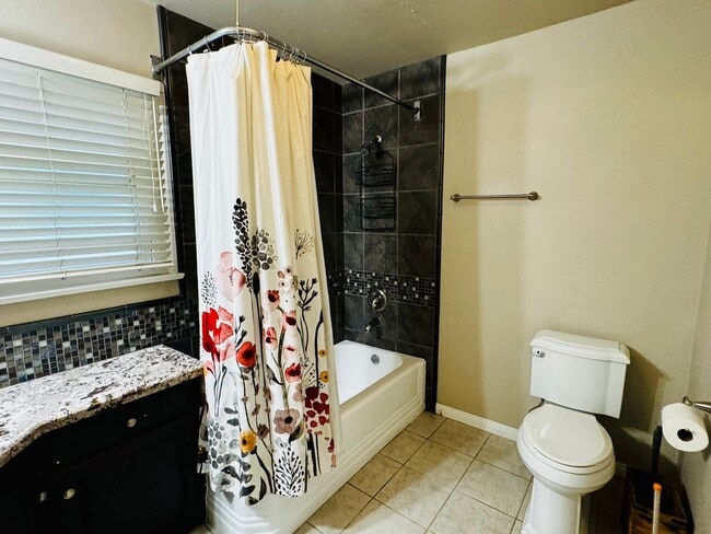 Building Photo - Two Bedroom Home for Rent on Naples Island