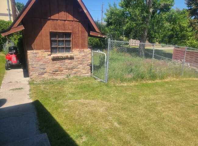 Building Photo - 117 Ranch Dr