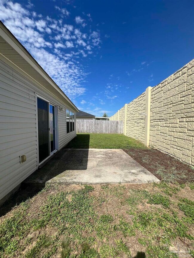 Building Photo - 120 Nivana Dr