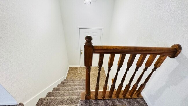 Building Photo - Creekwood Park Townhomes - 3 Bedrooms, 2 Baths, 2-Car Garage — Move-In Ready!