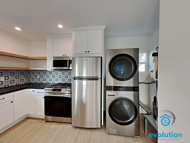 Building Photo - 3831-3835 3rd Avenue - 3835 3rd Ave Apt 1