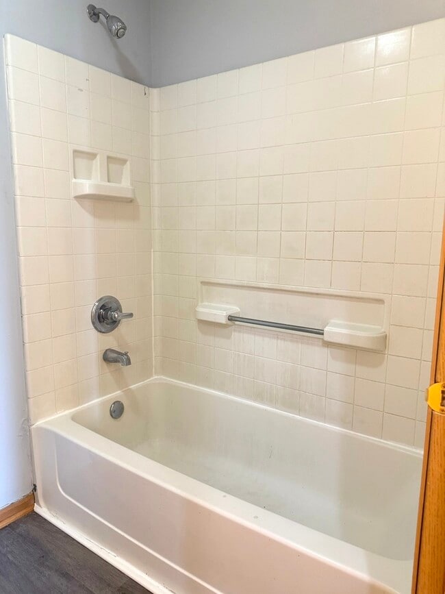 Building Photo - 2208 Rebecca Cir