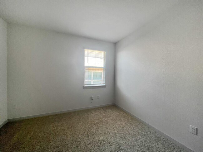 Building Photo - 4609 Tully Dr